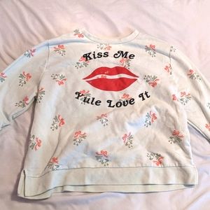 Long sleeve soft christmas sweater.